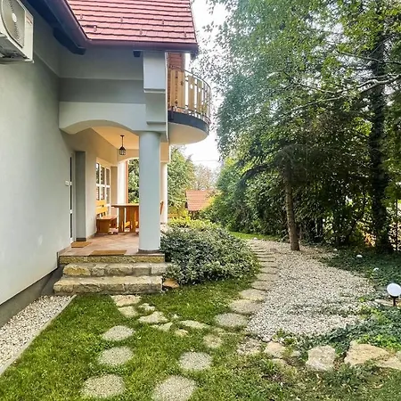 Nyirfa Vendeghaz Апартаменты *